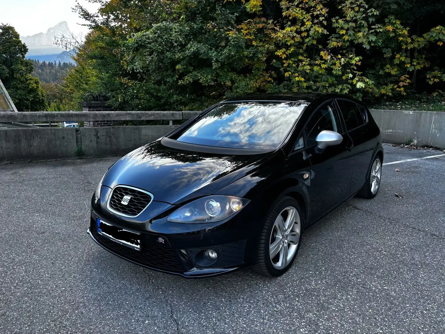 SEAT Leon 2.0 T FSI DSG FR Schwarz - 1