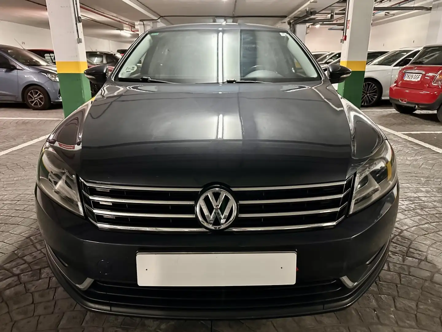 Volkswagen Passat 1.6TDI Business BlueMotion Gris - 2