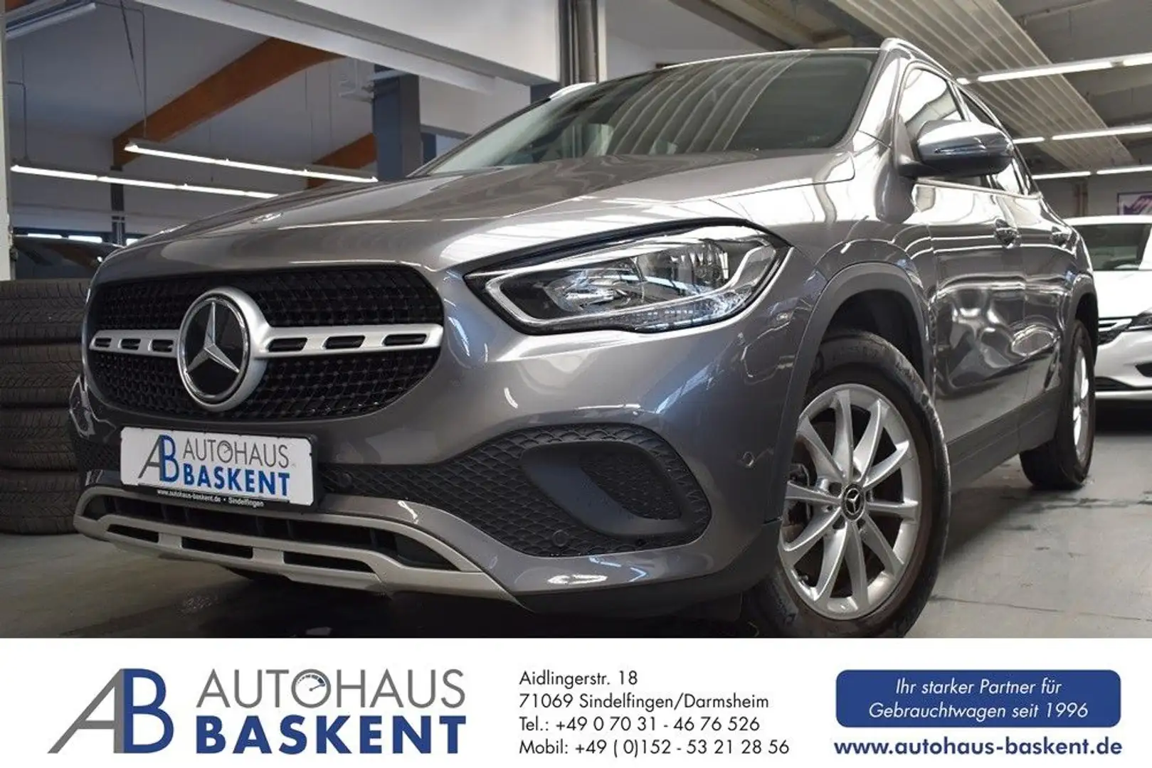Mercedes-Benz GLA 200 Automatik*NAVIGATION*SHZ*PDC*ALU* Gris - 1