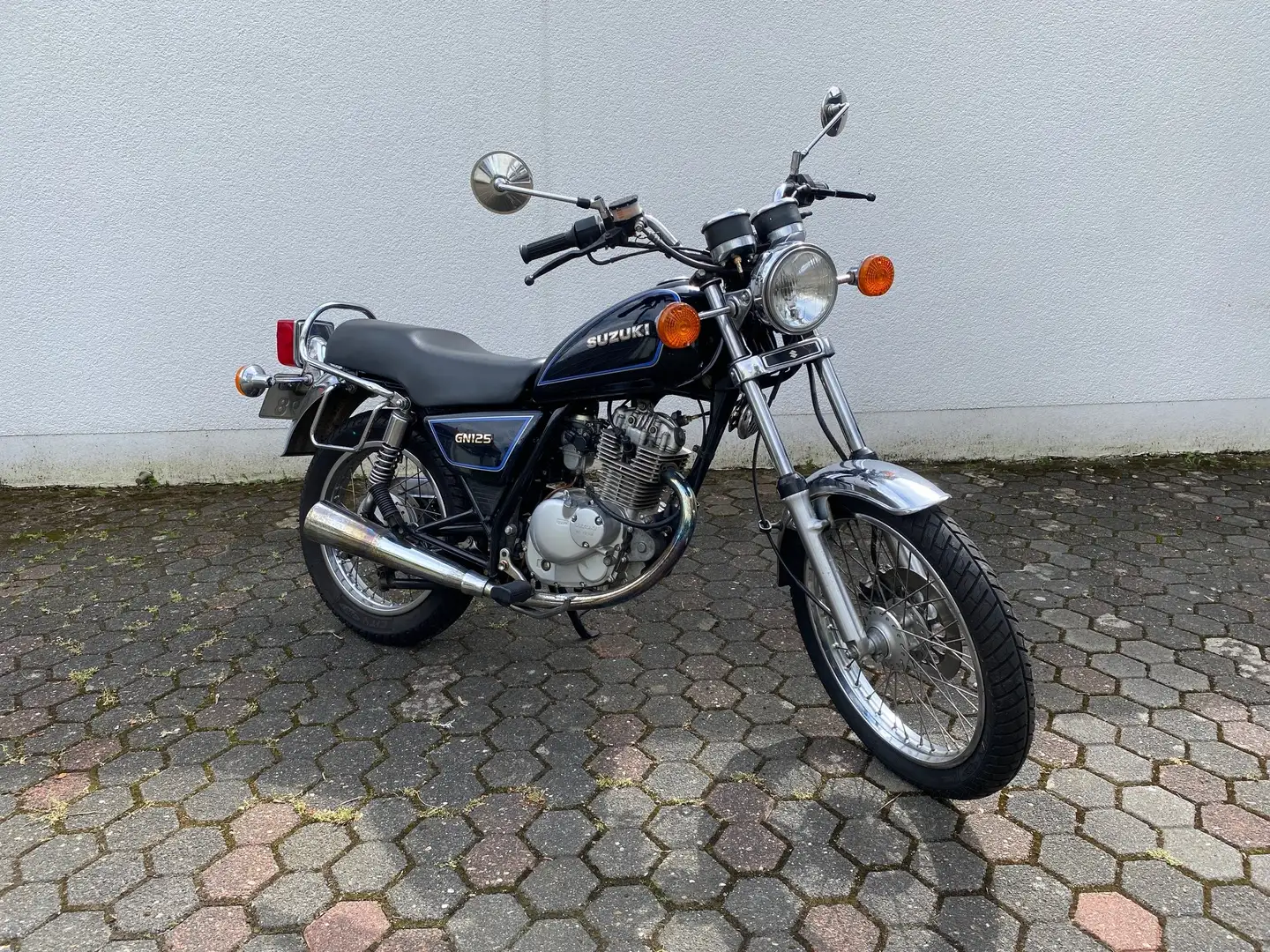 Suzuki GN 125 Noir - 1
