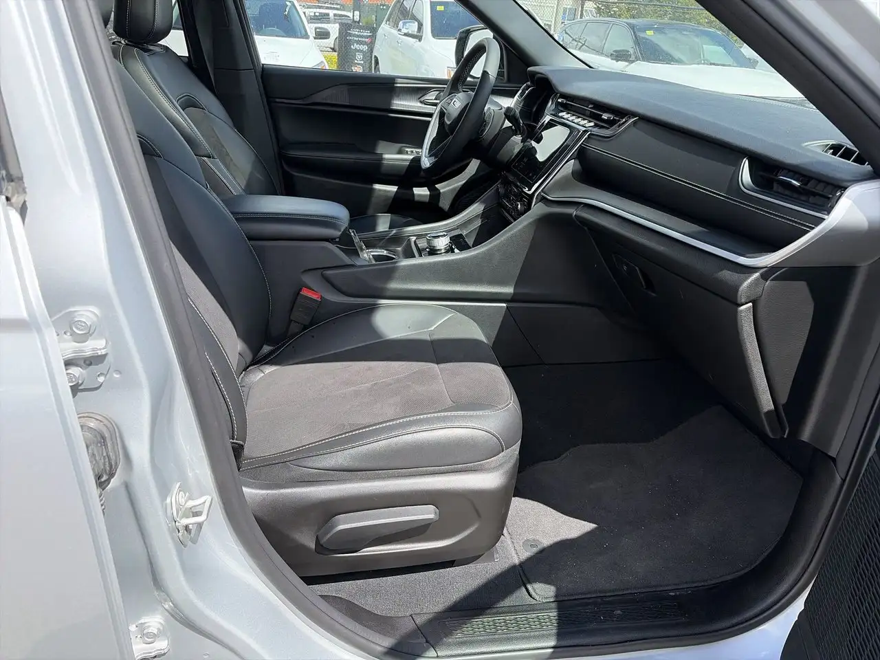 Jeep Grand Cherokee снимка Jeep Grand Cherokee