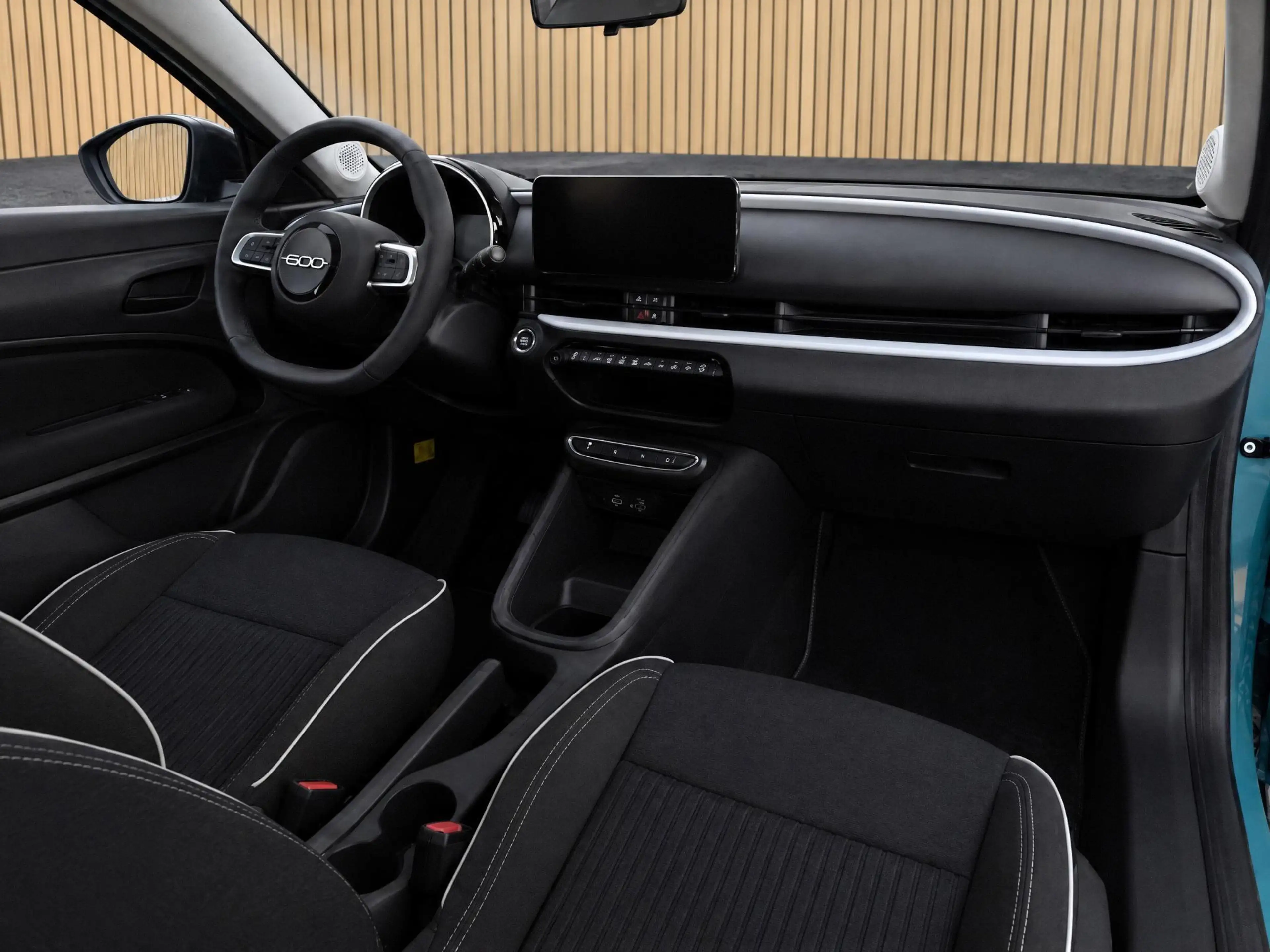 Fiat 600 1.2 Hybrid Urban | Apple Carplay / Climate / Camer — photo 3