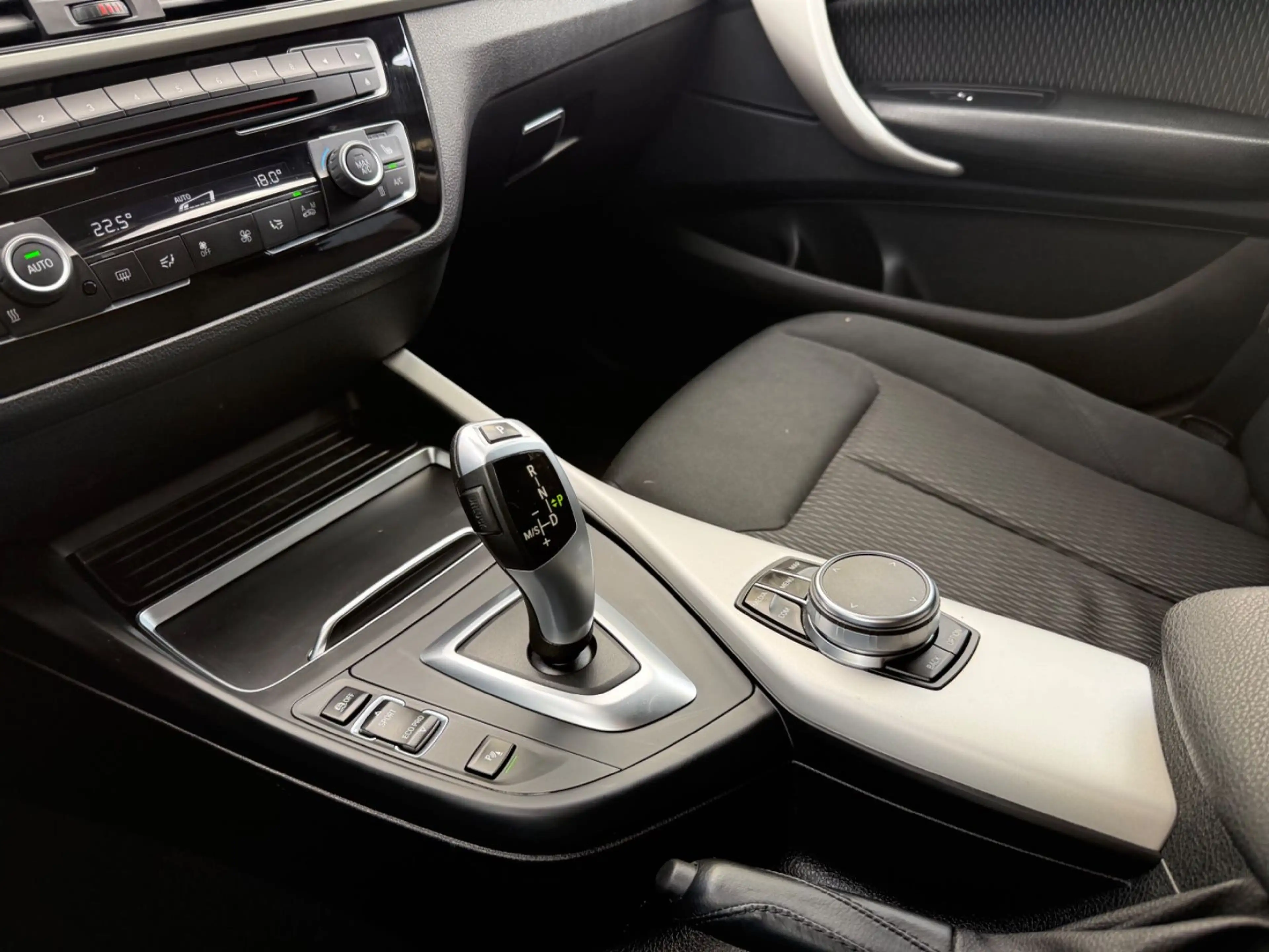 BMW 118 i Aut. Advantage RCam/NaviProf/S-Heft/Keyless — photo 11