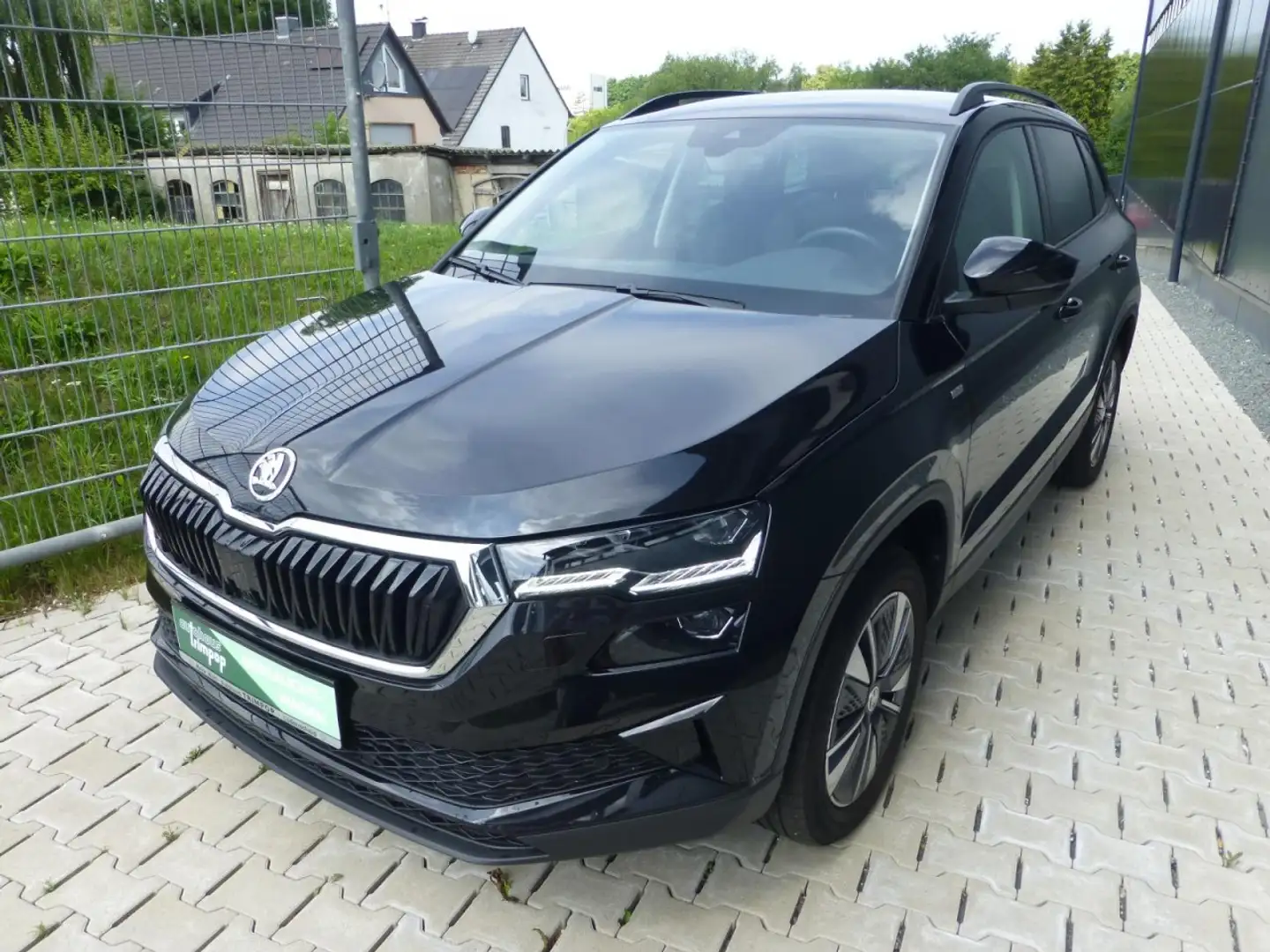 Skoda Karoq 1.0 TSI Tour *AHK *Standheizung Klima Schwarz - 2