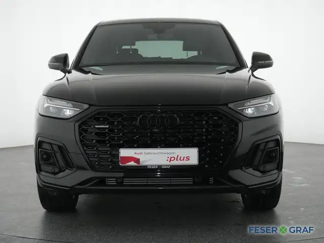 Audi Q5 view 12