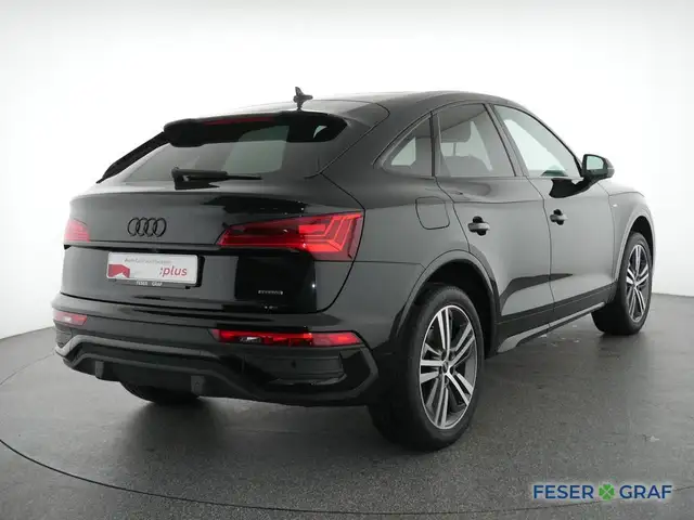 Audi Q5 view 4