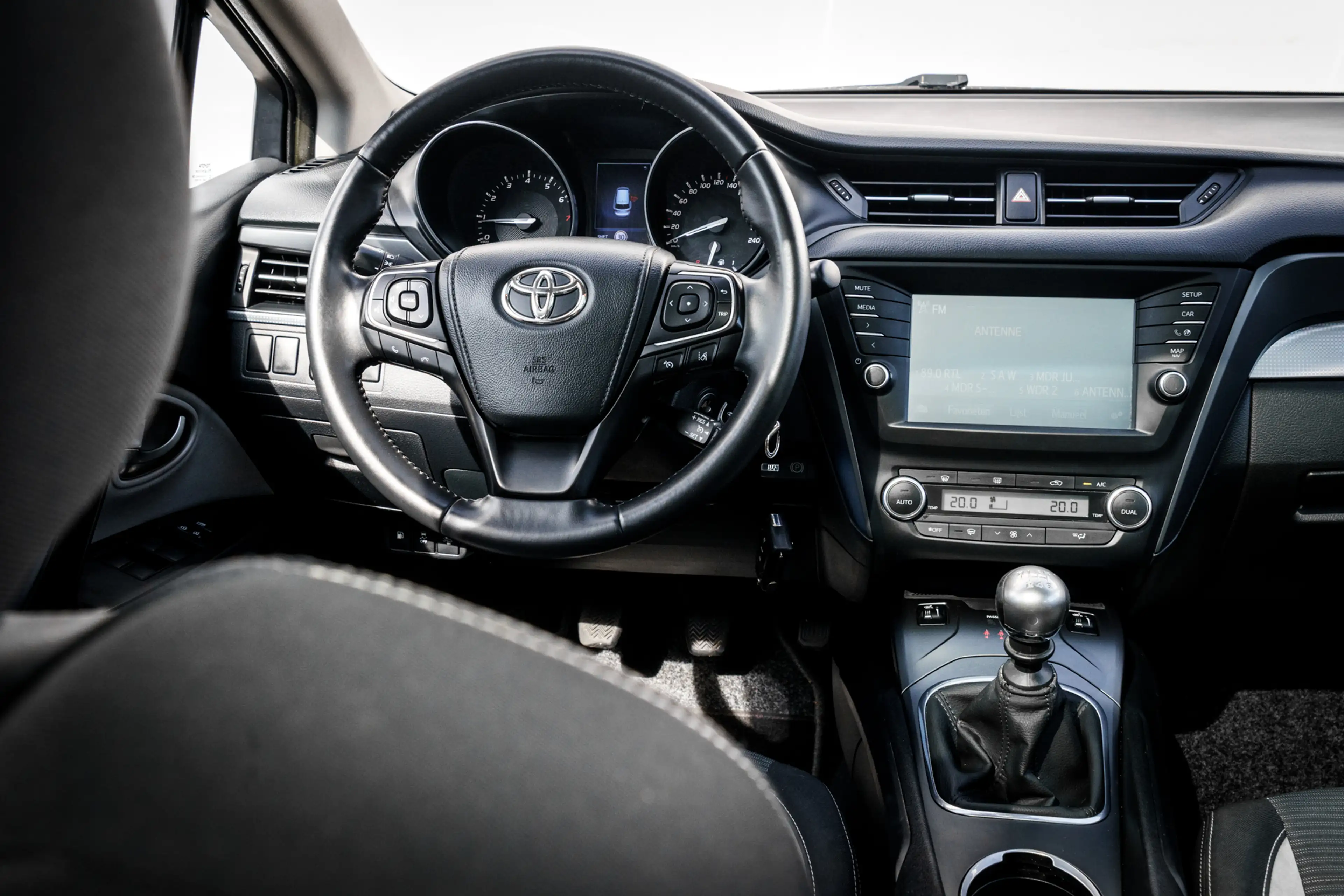 Toyota Avensis Touring Sports 1.8 VVT-i Business Plus | Panoramad — photo 5