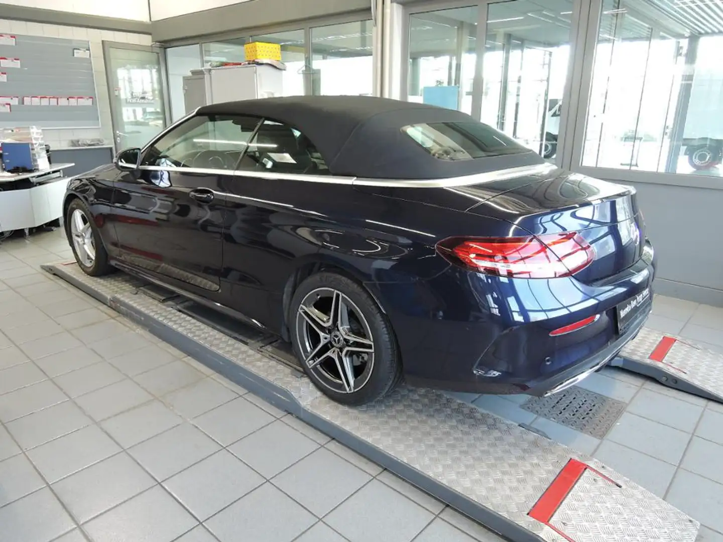 Mercedes-Benz C 180 Cabriolet AMG+MBUX+Ambiente+LED+AHK+Cam Azul - 2