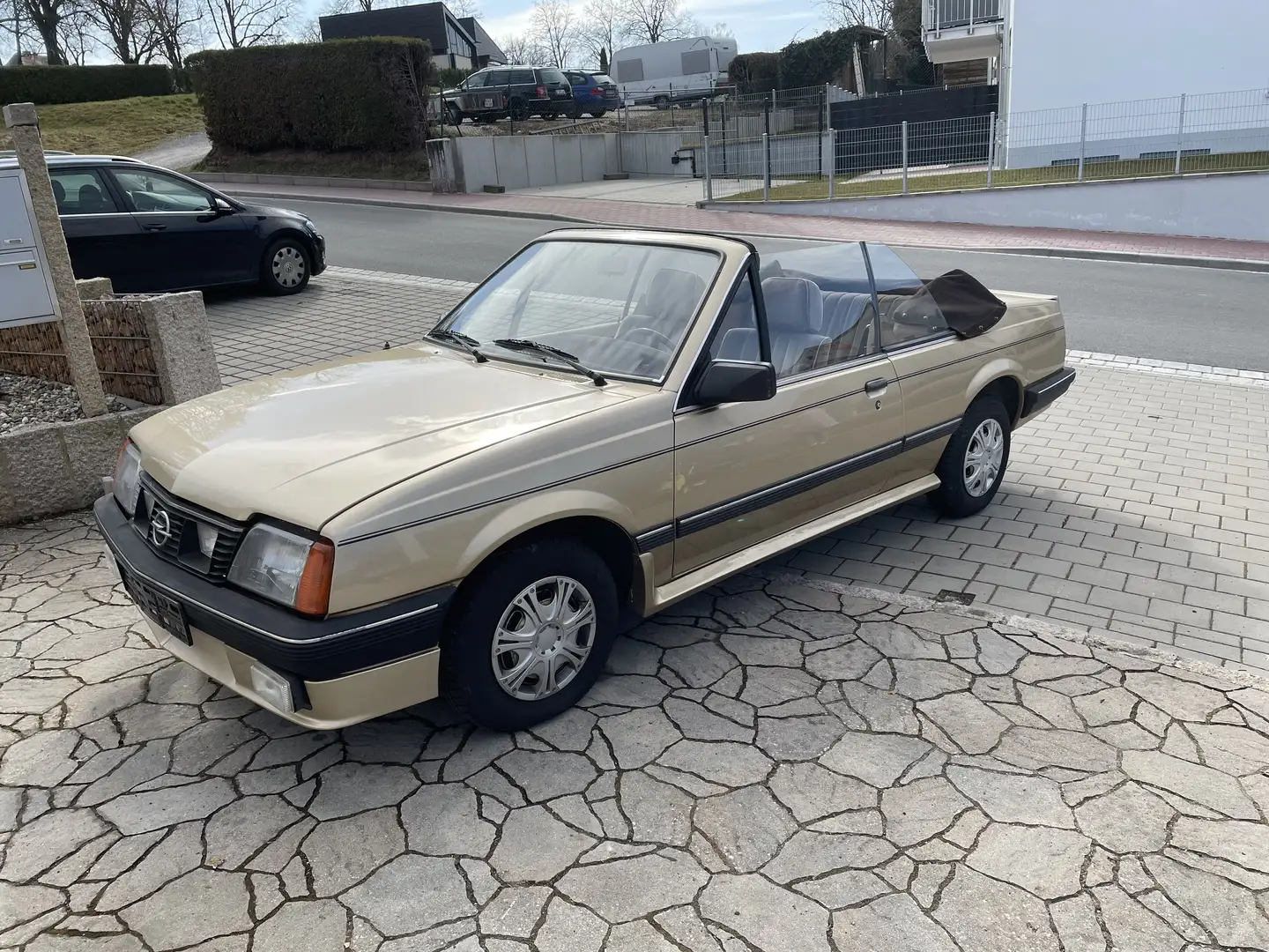 Opel Ascona Cabrio Bastler Auto Kein Tüv, Verdeck Eingerissen Gold - 1