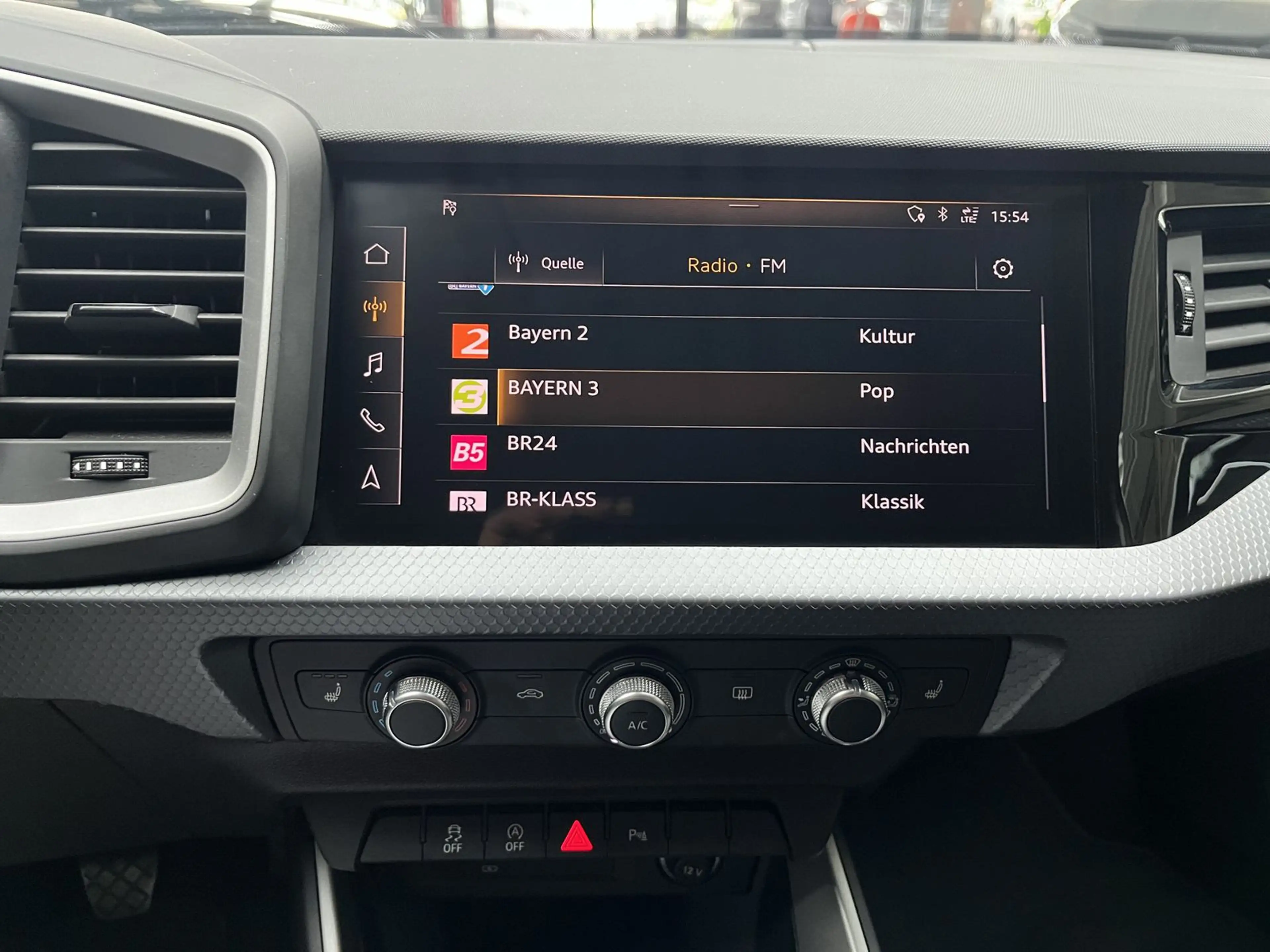 Audi A1 30 TFSI Citycarver PDC Navi SHZ digital Tacho — photo 14