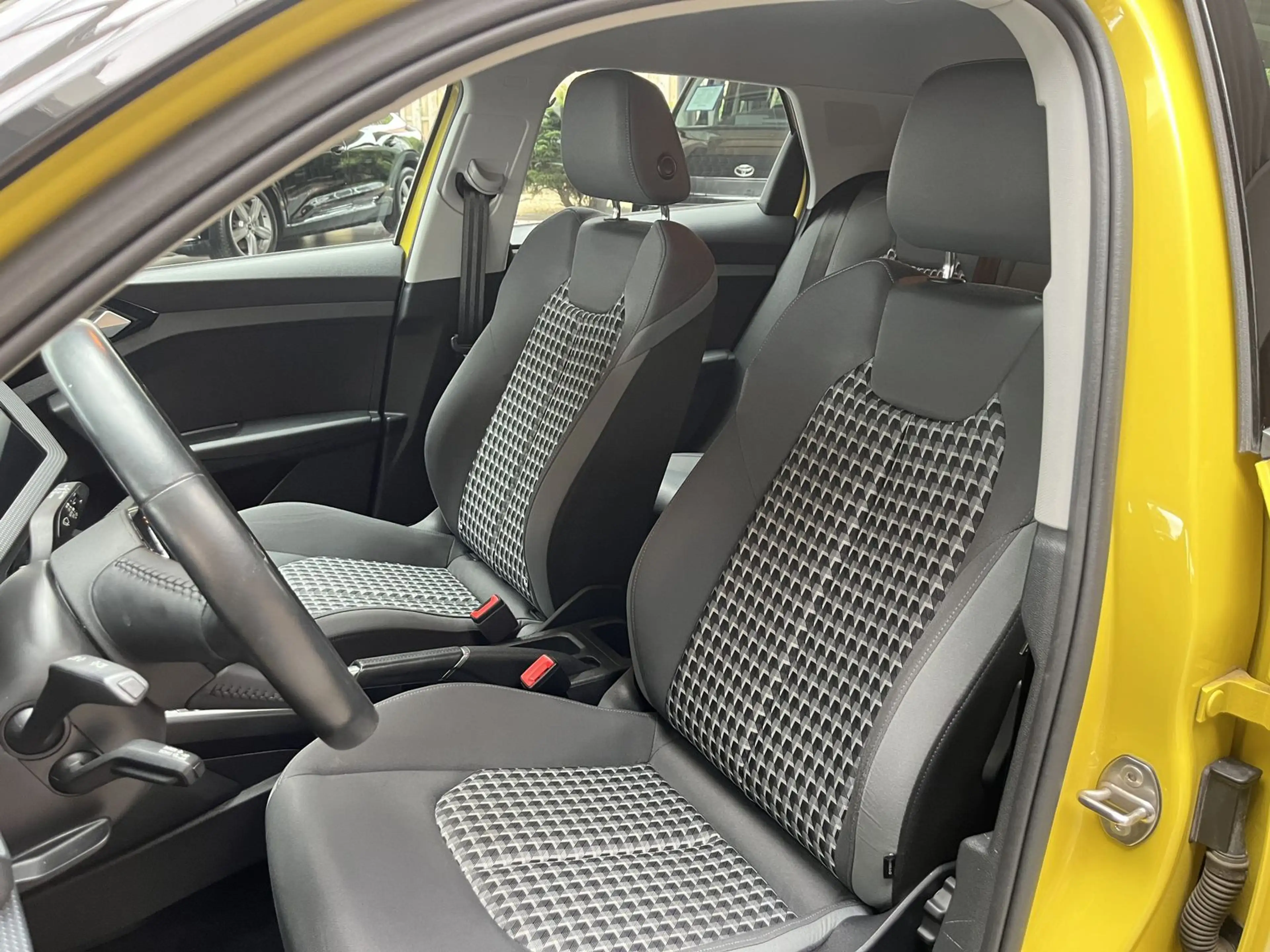 Audi A1 30 TFSI Citycarver PDC Navi SHZ digital Tacho — photo 7