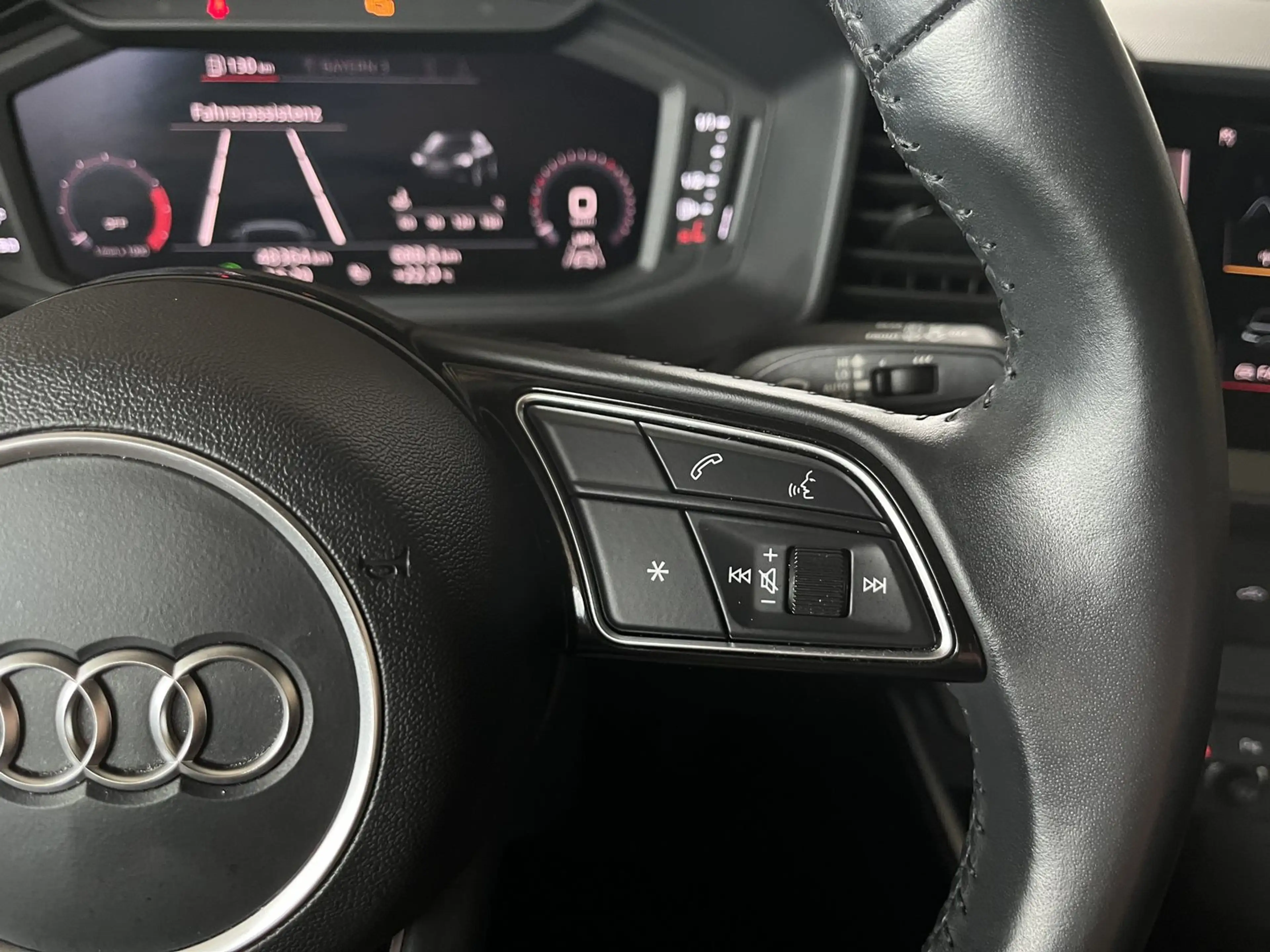 Audi A1 30 TFSI Citycarver PDC Navi SHZ digital Tacho — photo 11