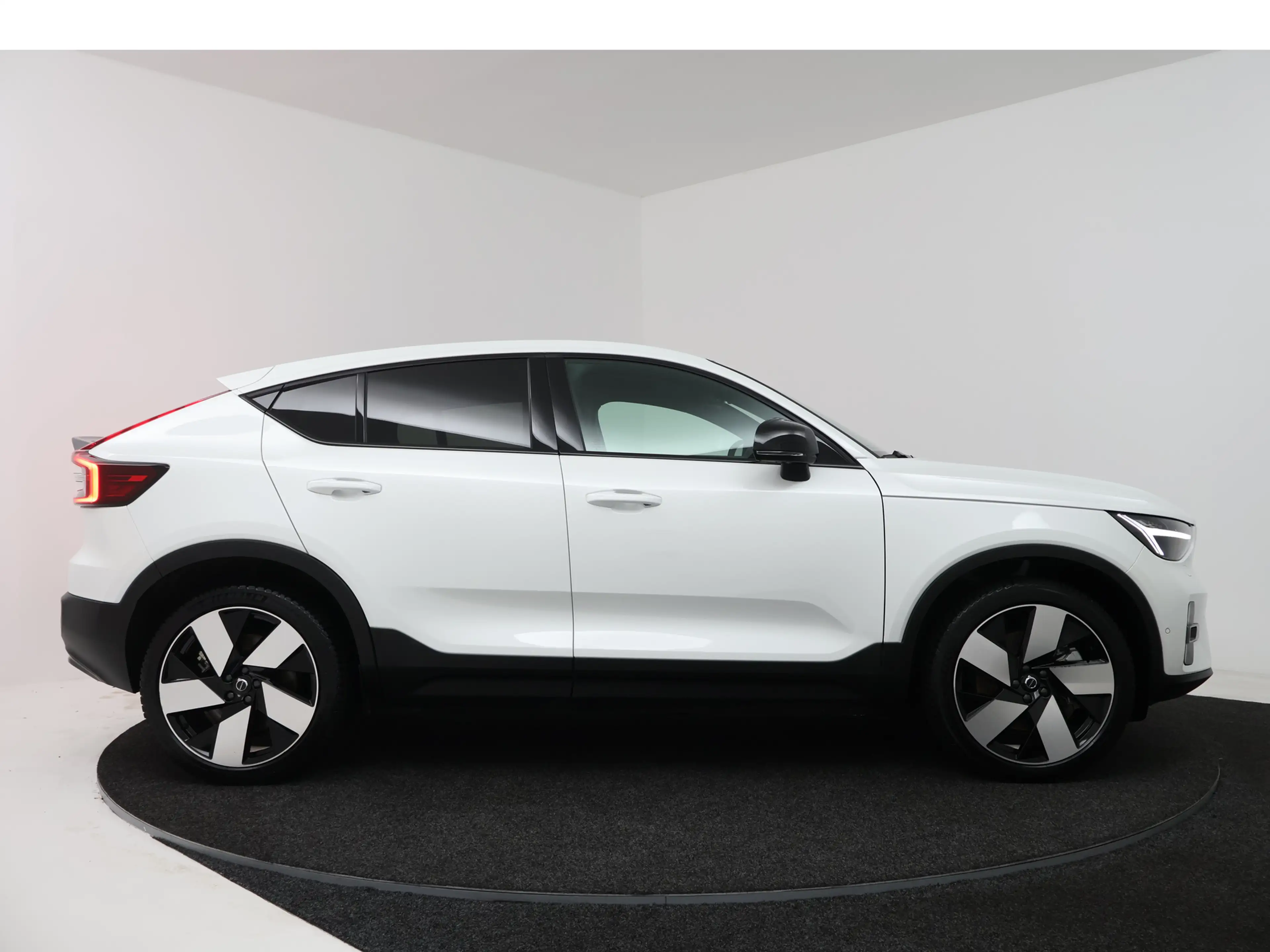 Volvo C40 Recharge Twin Ultimate 82 kWh | Harman/Kardon | 36 — photo 2