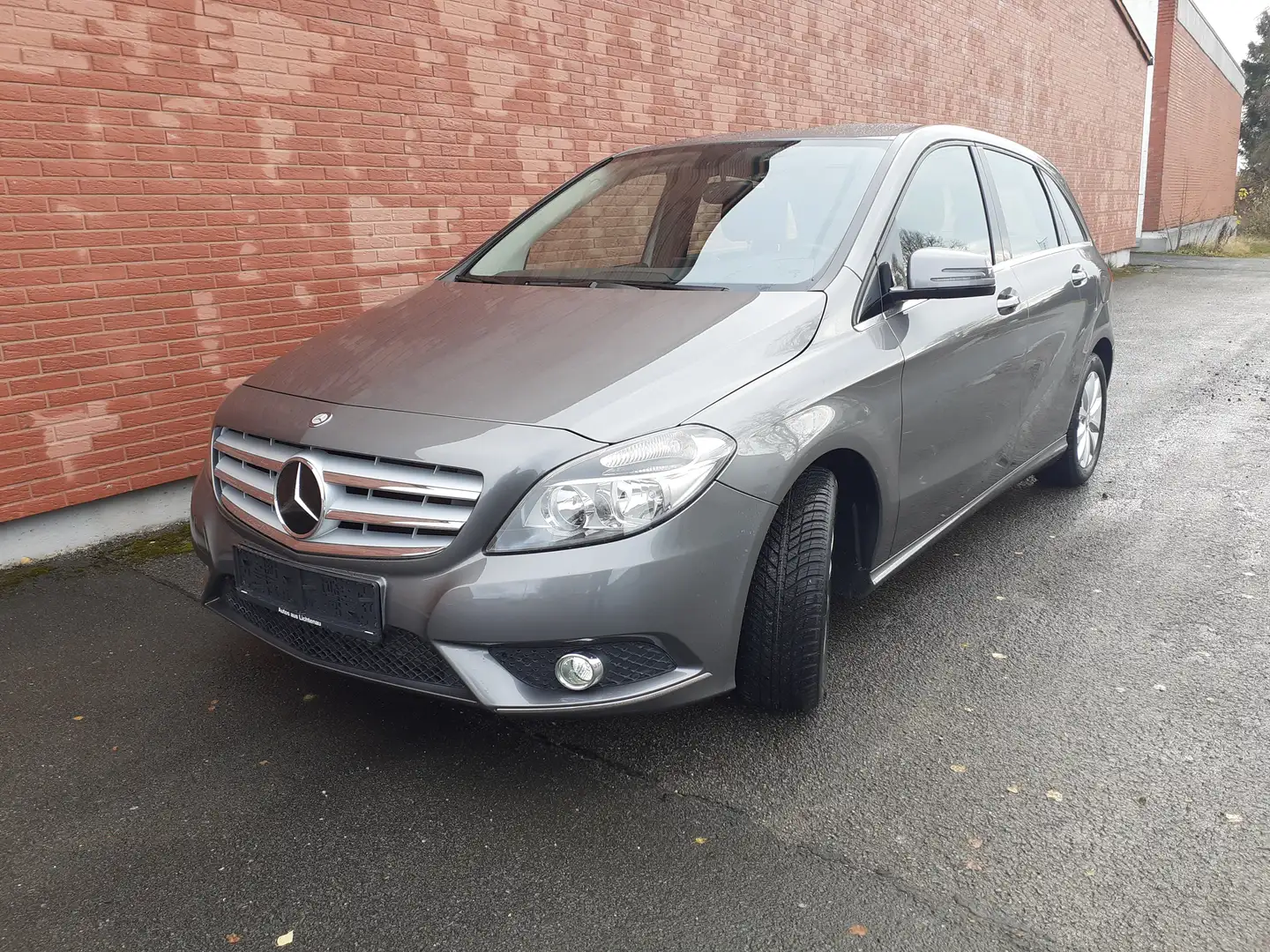 Mercedes-Benz B 180 B 180 CDI 7-Gang Automatik mit schwenkbarer AHK Gris - 1