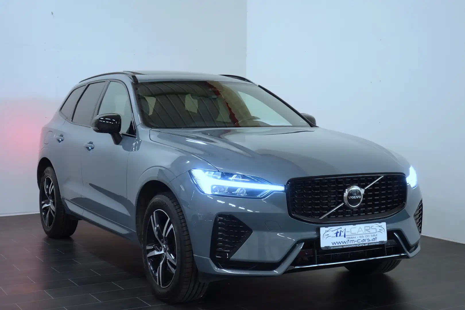 Volvo XC60 B4 Plus Dark Geartronic *SPORTSITZE*GARANTIE*TOP* Grau - 2