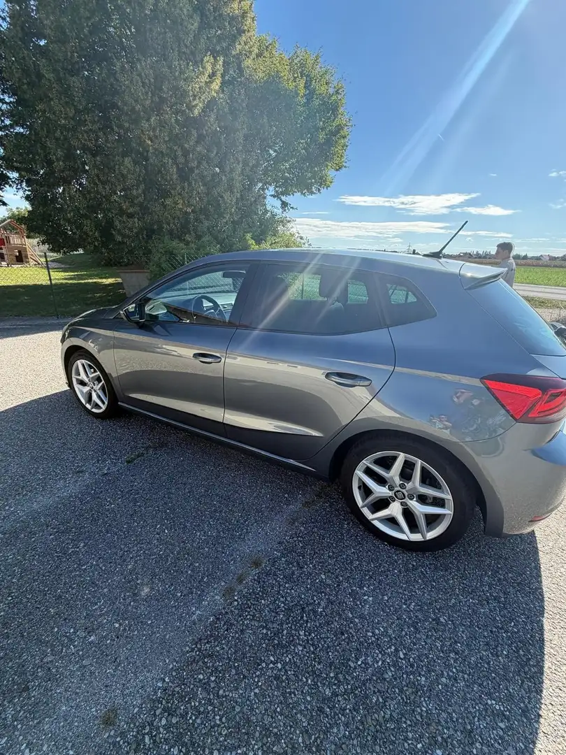 SEAT Ibiza FR Grau - 2