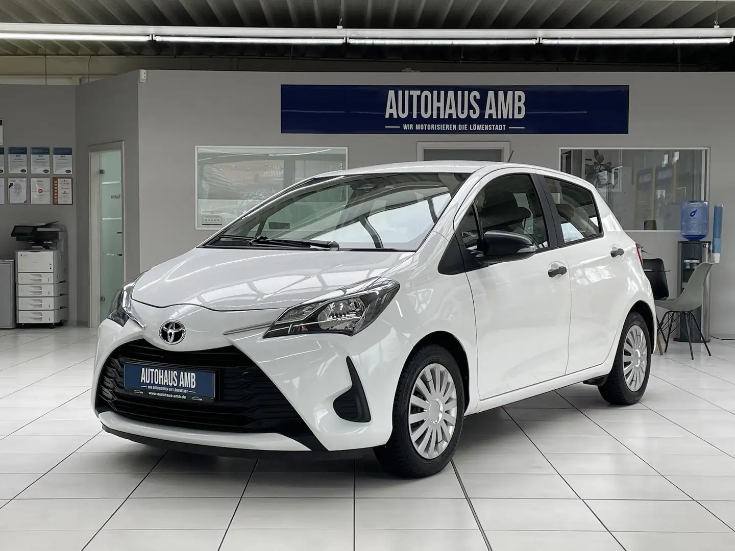 Toyota Yaris 1.0 Basis Klima BT USB AUX 4 Türig Weiß - 1