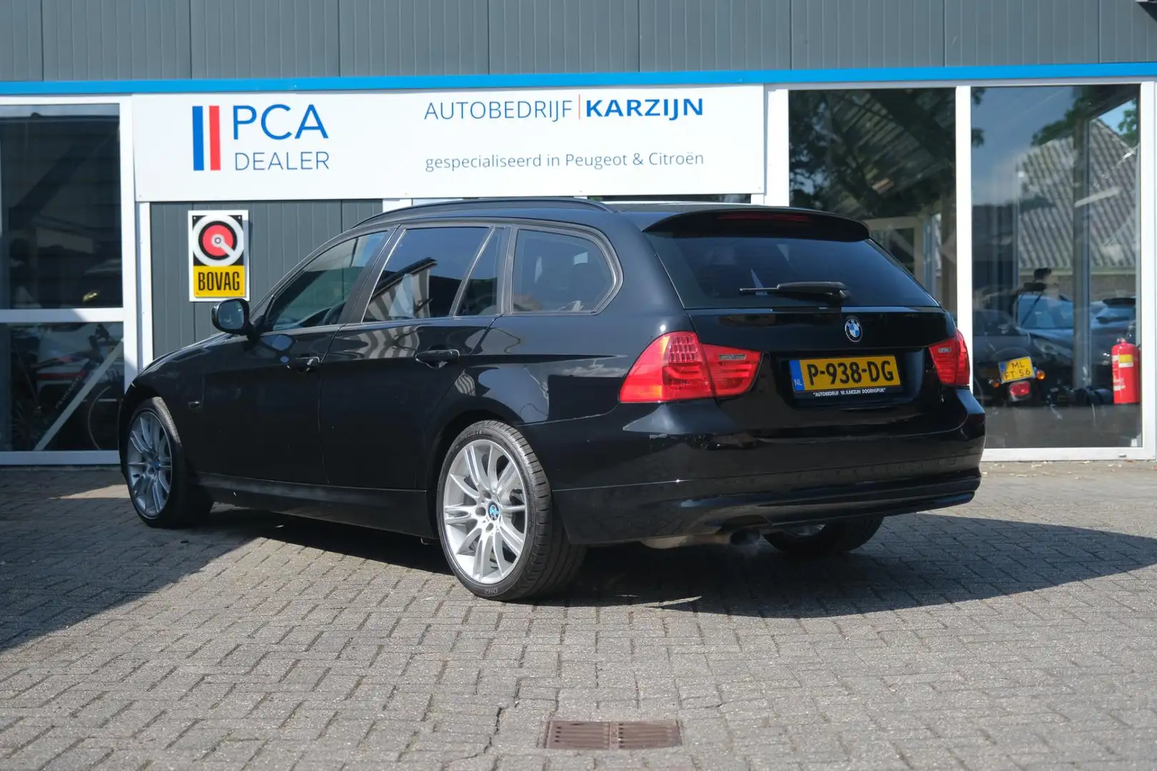 BMW 318 3-serie Touring 318i Business Line Zwart - 2