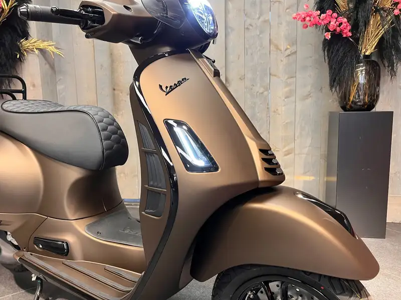 Vespa GTS Super Sport 310 - foto 8