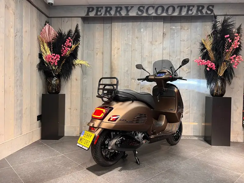 Vespa GTS Super Sport 310 - foto 2