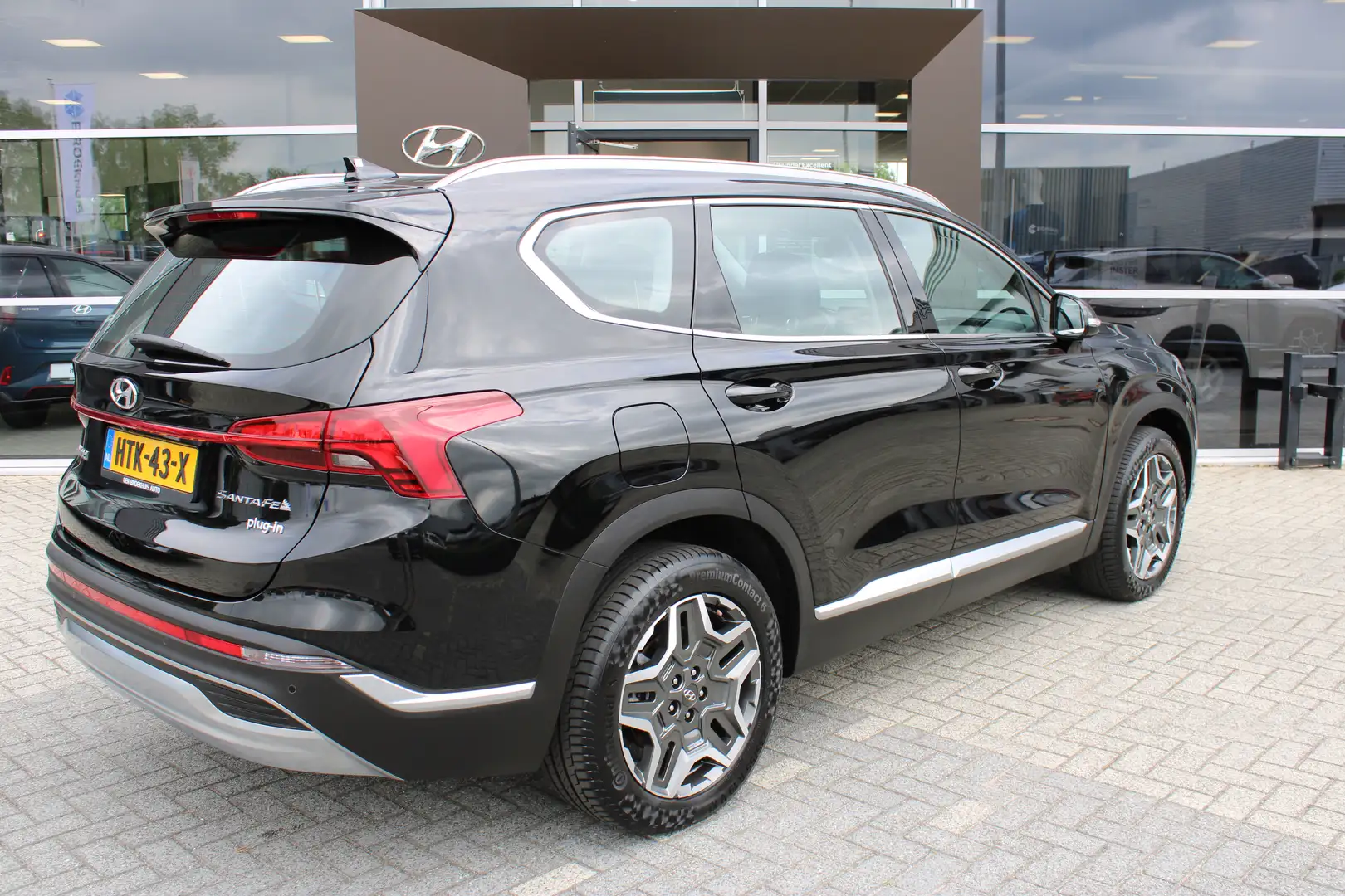 Hyundai SANTA FE 1.6 T-GDI PHEV Comfort Smart 7p. | Eleketrisch bed Zwart - 2