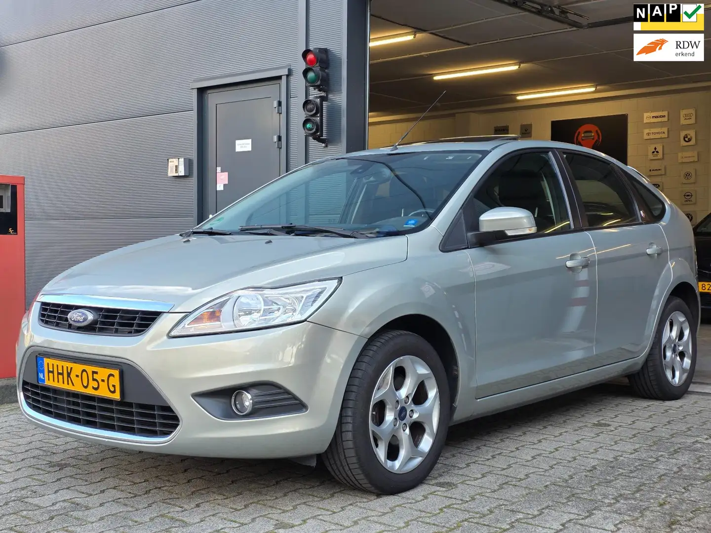 Ford Focus 2.0 Titanium Ghia / VOL OPTIES !! Gris - 1