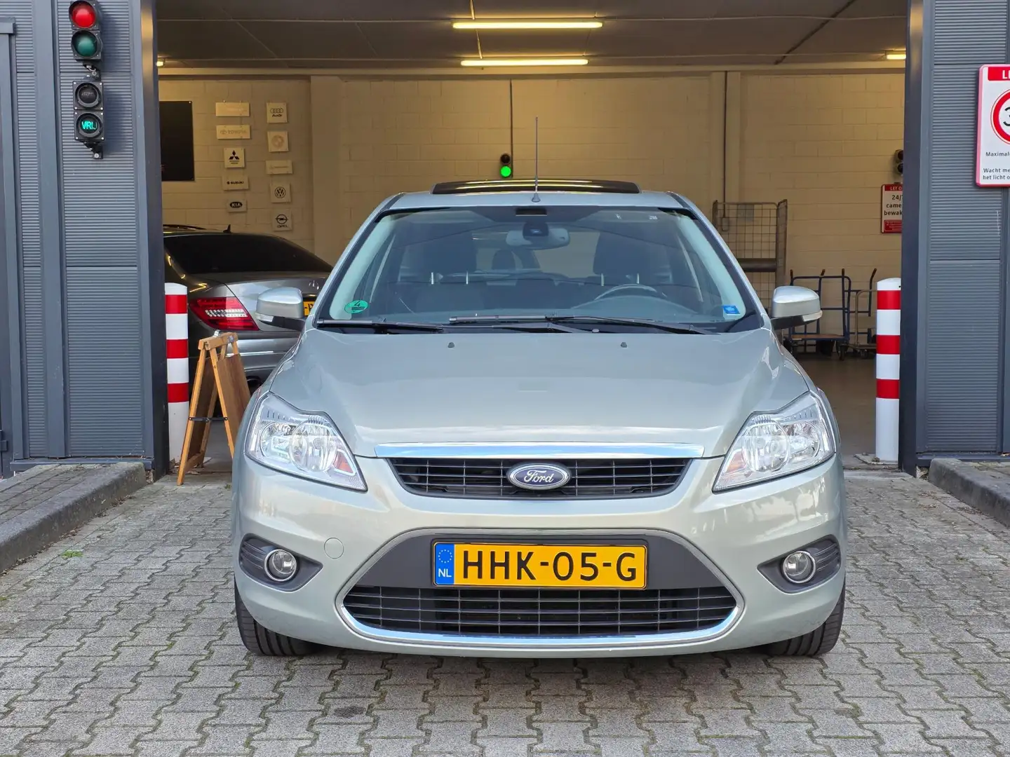 Ford Focus 2.0 Titanium Ghia / VOL OPTIES !! Gris - 2
