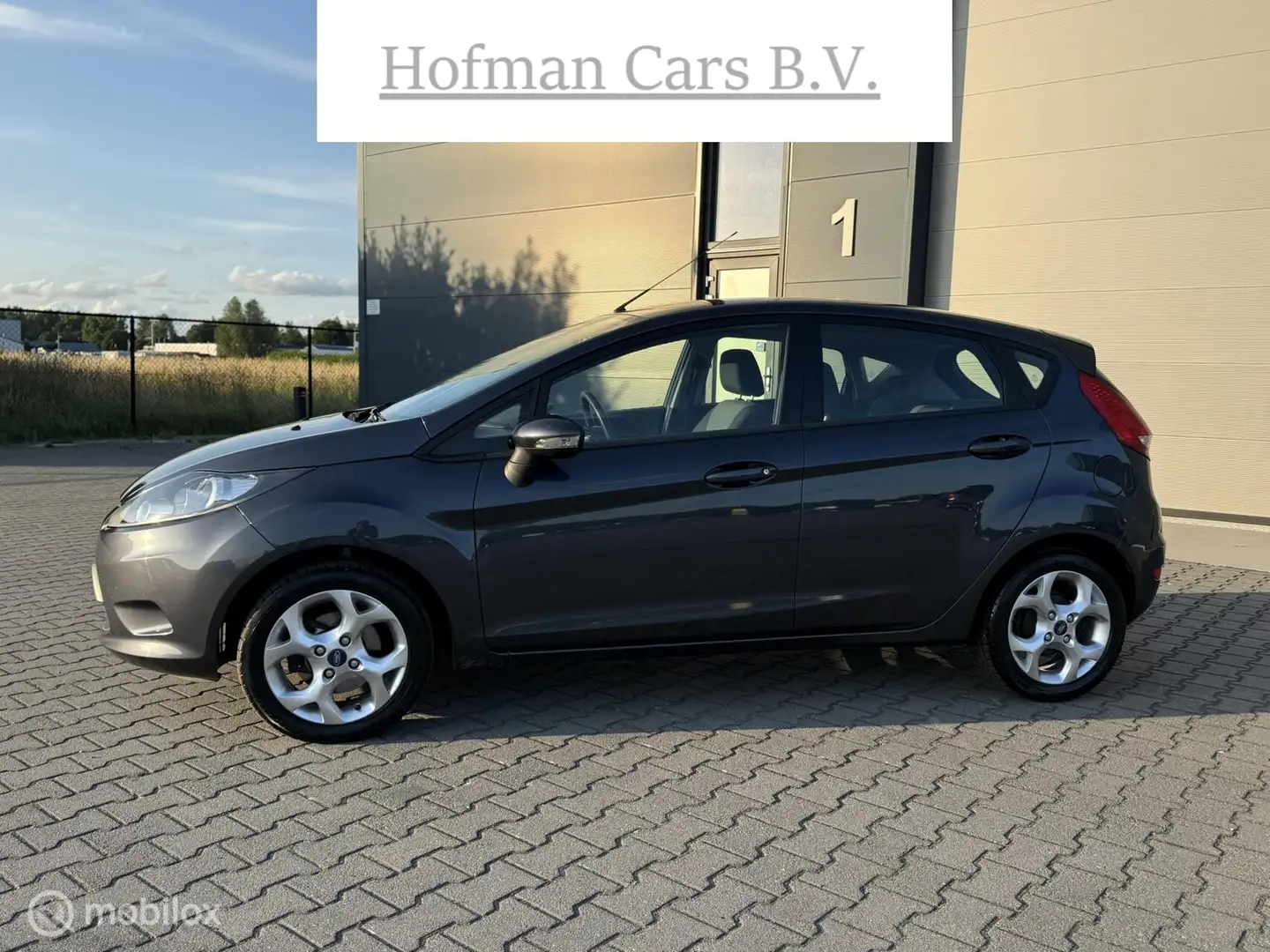 Ford Fiesta 1.25 4-cil Limited 60PK 5-drs trekhaak LM velgen N Grijs - 2