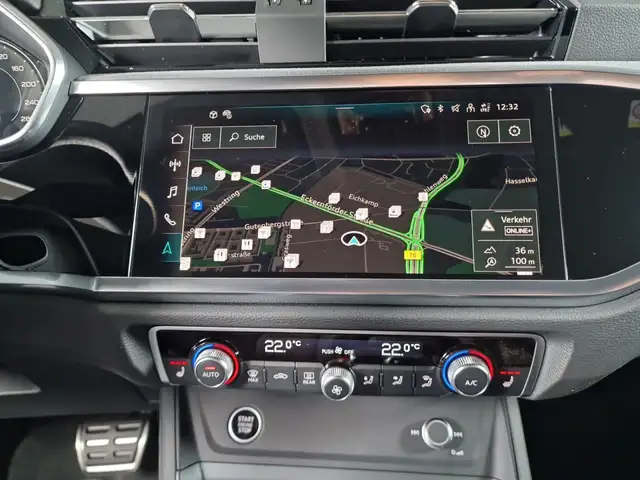 Audi Q3 view 12