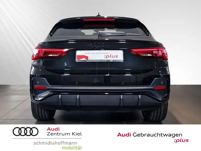 Audi Q3 view 5