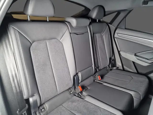 Audi Q3 view 8