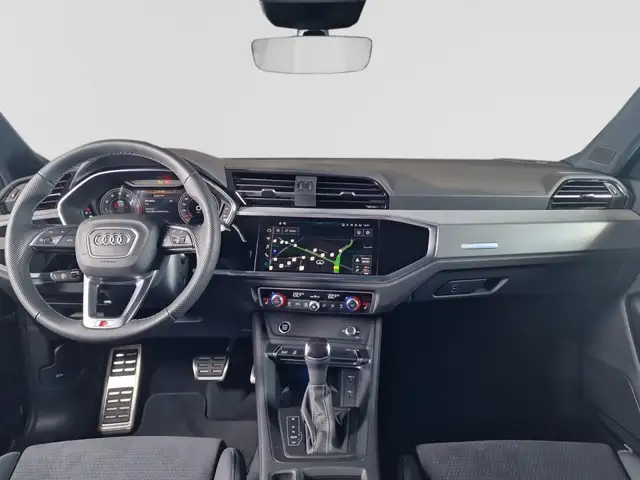 Audi Q3 view 7
