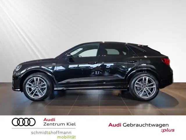 Audi Q3 view 3