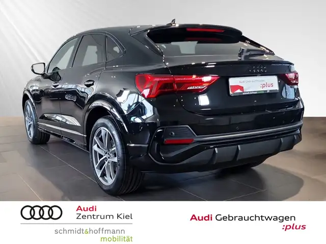 Audi Q3 view 4