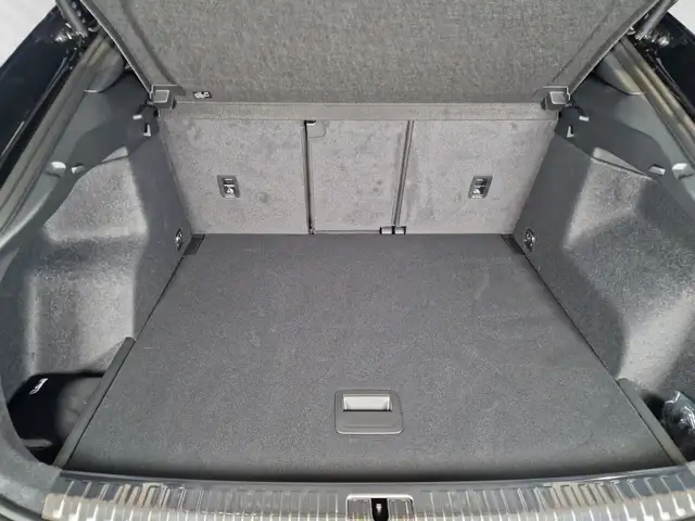 Audi Q3 view 10