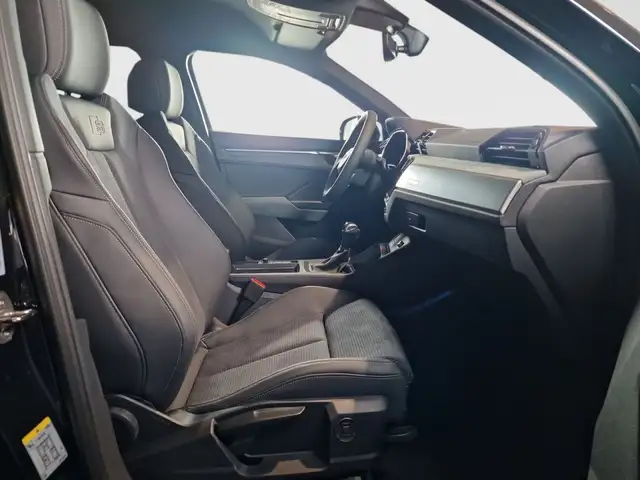 Audi Q3 view 9