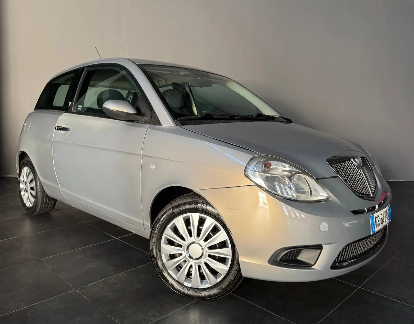 Lancia Ypsilon 1.2 8v ADATTA A NEOPATENTATI - 1