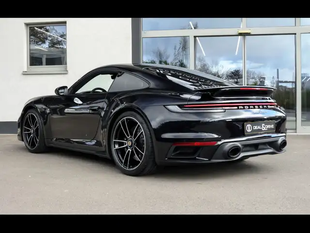 Porsche 911 view 3