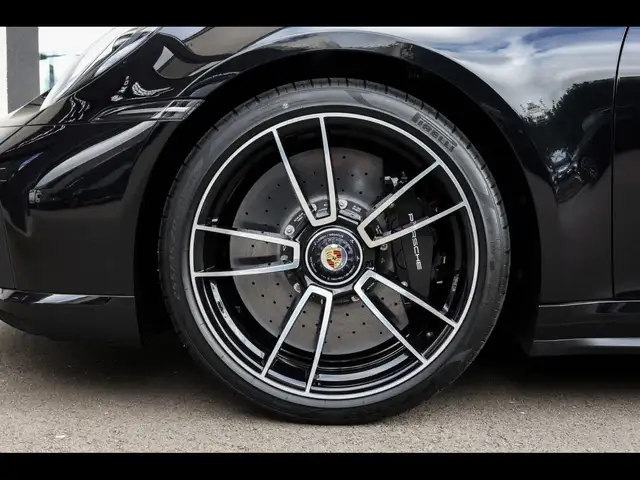 Porsche 911 view 9