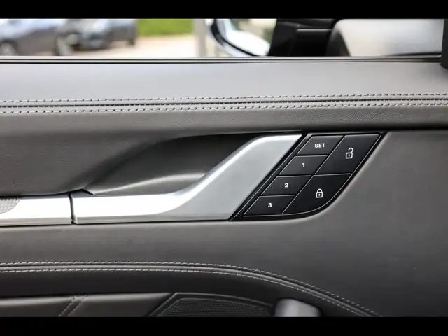 Porsche 911 view 14