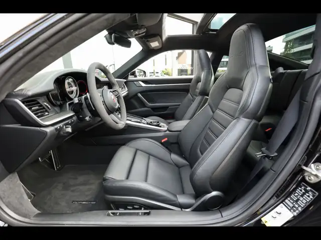 Porsche 911 view 12