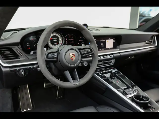 Porsche 911 view 11
