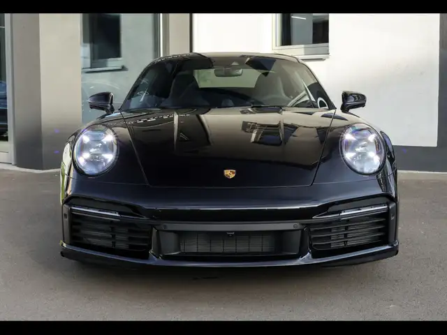 Porsche 911 view 5