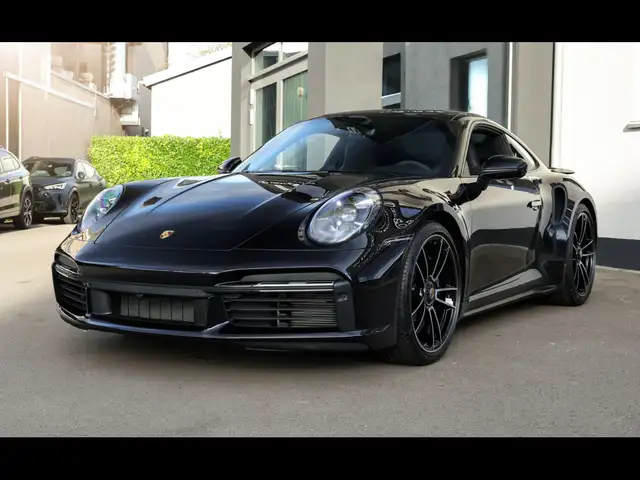 Porsche 911 view 8