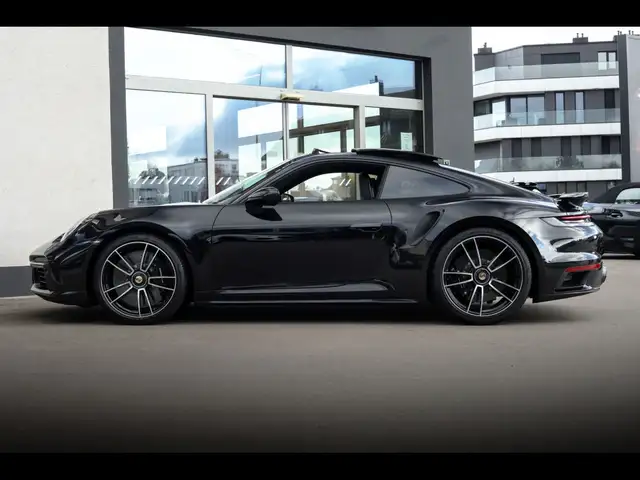 Porsche 911 view 2