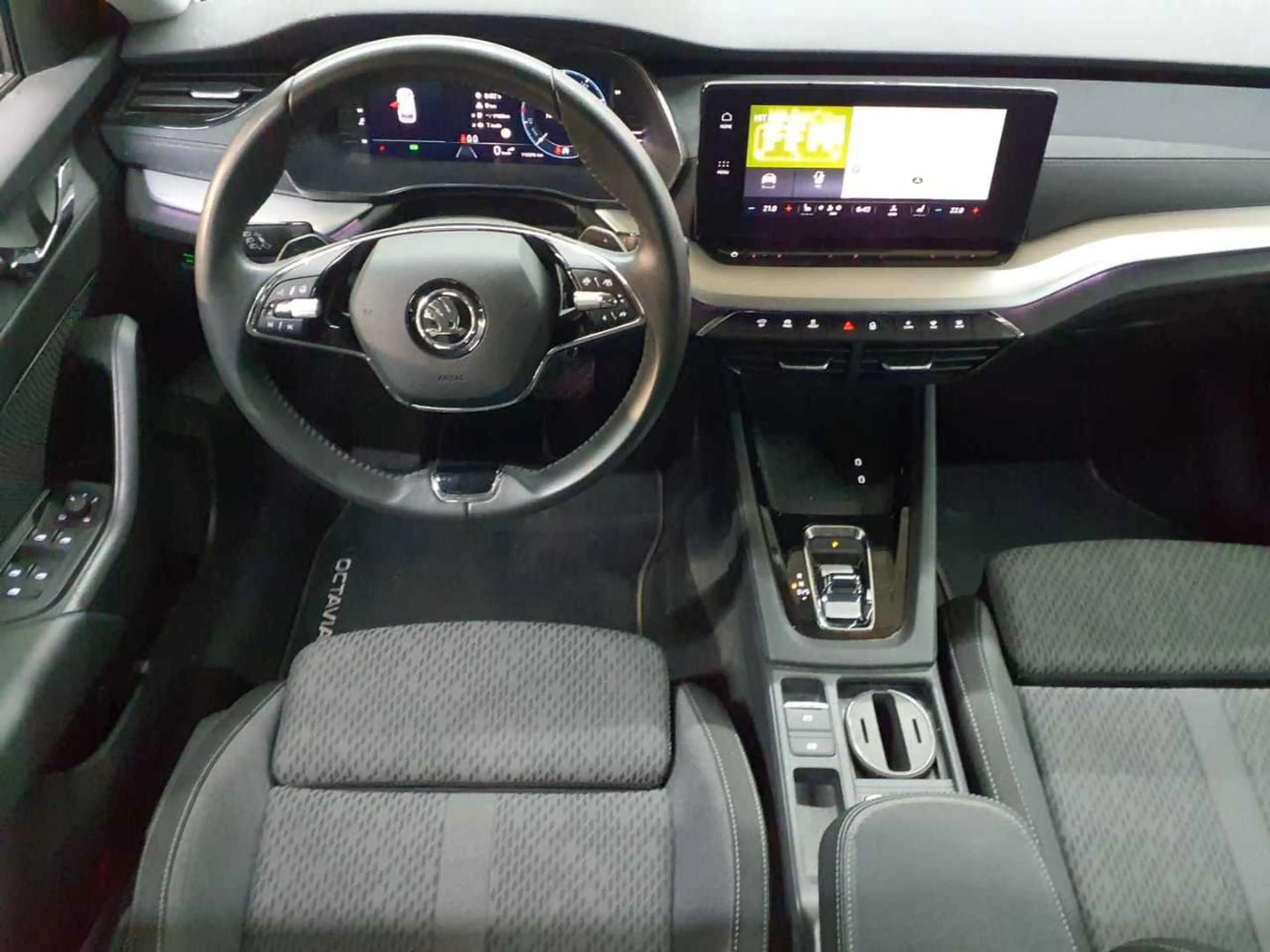 Skoda Octavia Octavia Combi 2.0 TDI DSG Clever Navi SHZ — photo 9