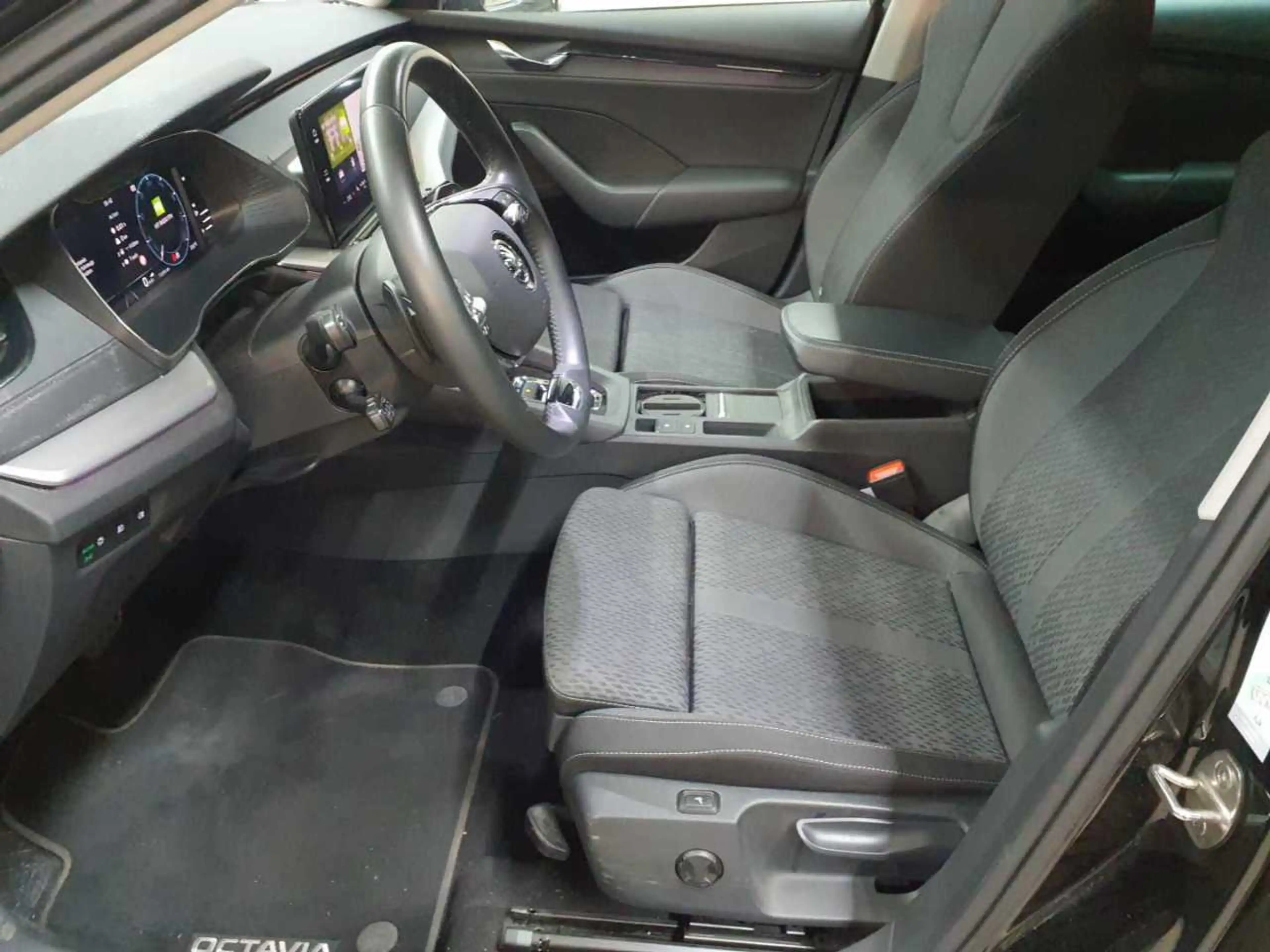 Skoda Octavia Octavia Combi 2.0 TDI DSG Clever Navi SHZ — photo 7