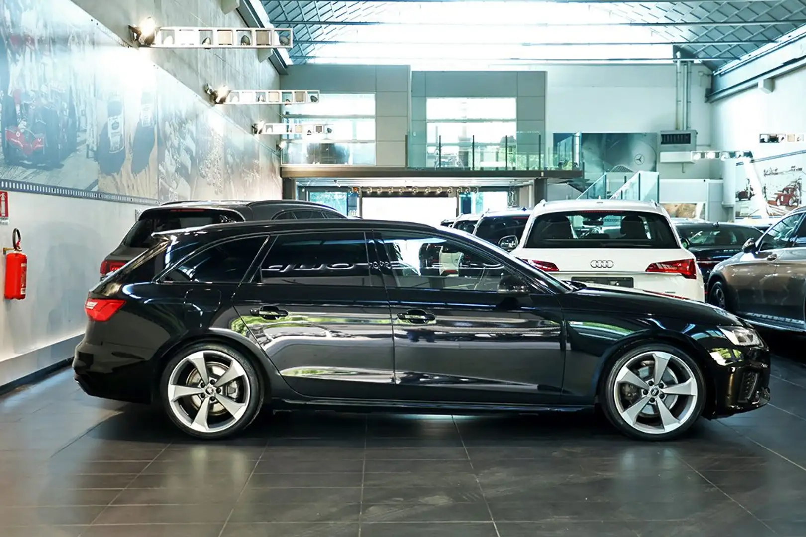 Audi A4 30 TDI Avant S-Tronic S-Line Competition -TELECAM. Noir - 2