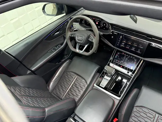 Audi RS Q8 view 26