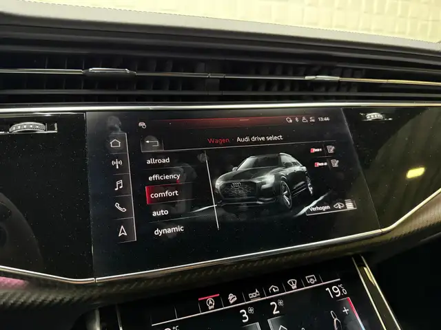 Audi RS Q8 view 16